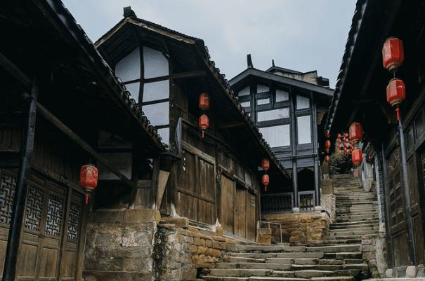 大学为何纷纷涨价?学费是否该涨？